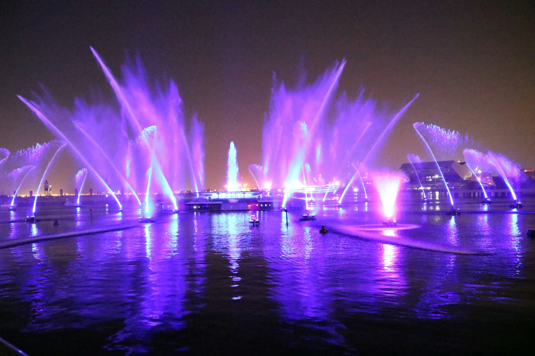 Fountain Show - Night Time View attraction in Dubai or Abu Dhabi UAE